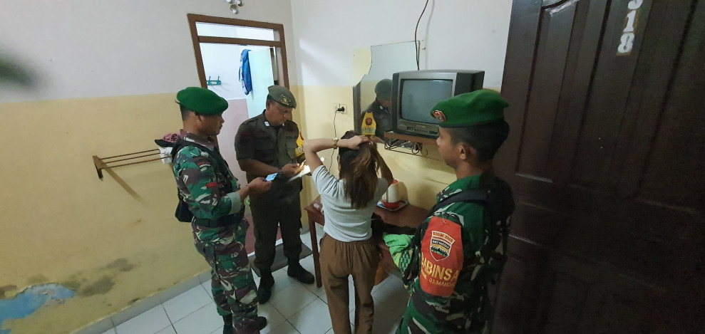 Dampingi Pemcam Mandau Operasi Pekat di 5 Penginapan Kelas Melati, Koramil 03/Mandau Terjunkan Pasukan