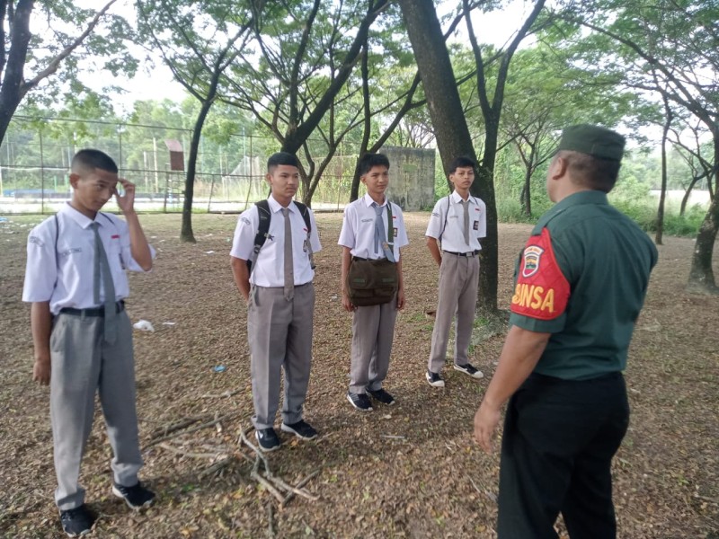 Babinsa Kopda P. Samosir, Berikan Penyuluhan Pancasila Kepada Siswa Desa Tasik Tebing Serai, Kampung Pancasila