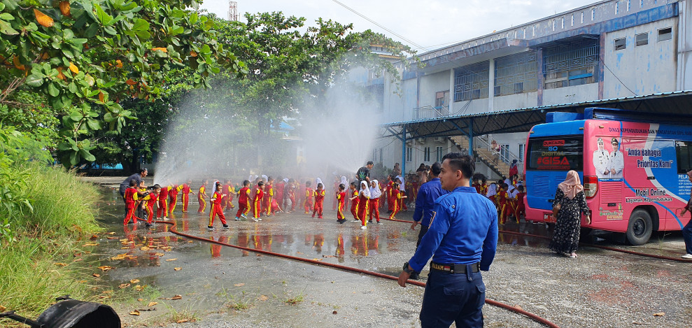 Berikan Edukasi Bahaya Api, TK Negeri Pembina Mandau Kunjungi Damkar Mandau