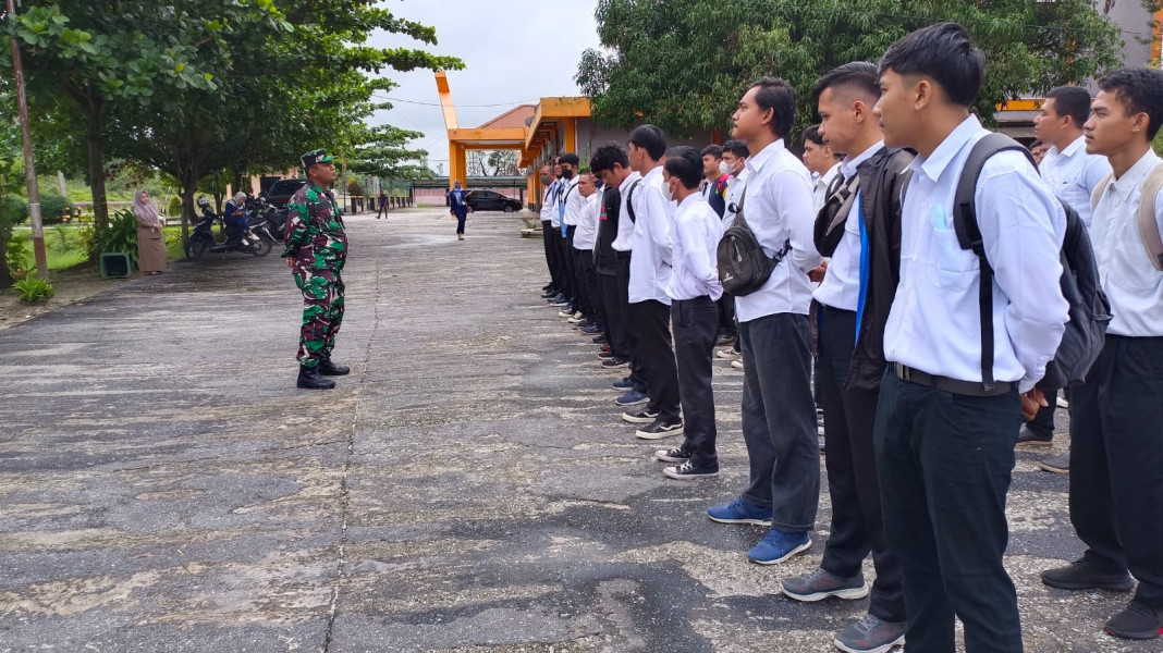 Babinsa Koramil 03/Mandau Sertu Roy Pardomuan Berikan Wasbang Mengenai PBB kepada Pelajar