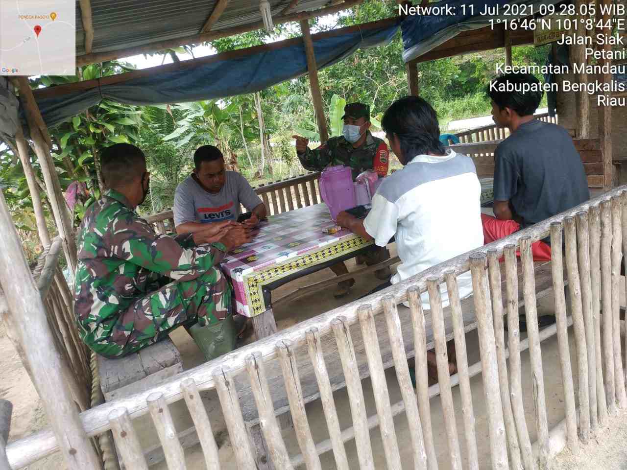 Sosialisasi Karhutla, Jaga Lahan Kosong Itu Pesan Sertu Robbi, Koptu Heriyadi Kepada Masyarakat