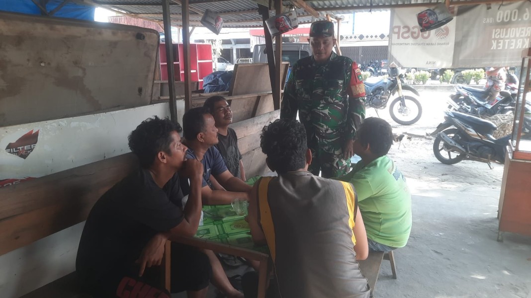 Babinsa Sertu Ahmad Junaidi Berikan Penyuluhan Pancasila Kepada Warga Kelurahan Batang