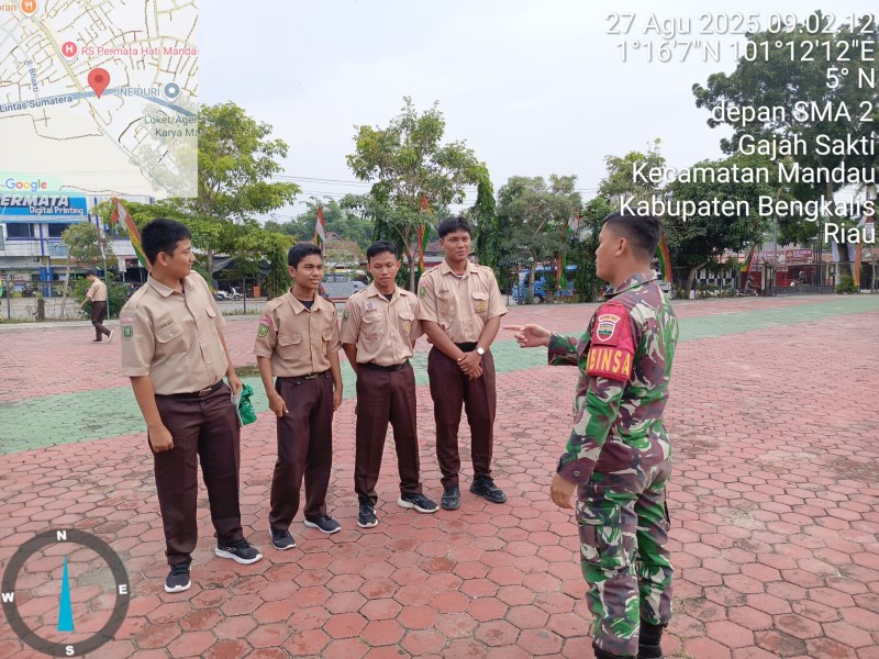 Babinsa Praka Amser Berikan Penyuluhan Pancasila Kepada Anak-anak Sekolah di Kelurahan Gajah Sakti, Kampung Pancasila