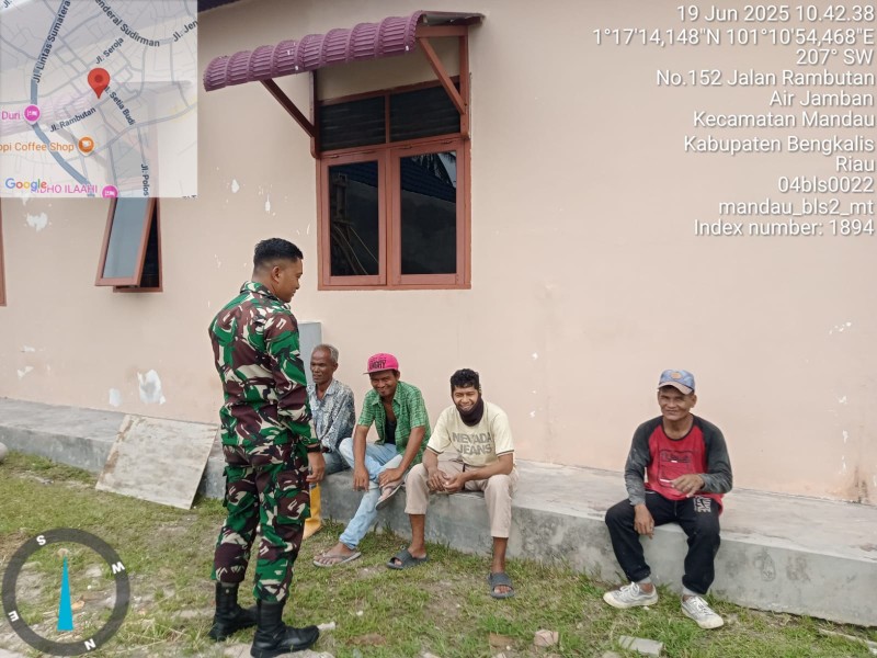 Babinsa Serda Zulkarnain Berikan Penyuluhan Pancasila Kepada Warga Air Jamban, Kampung Pancasila