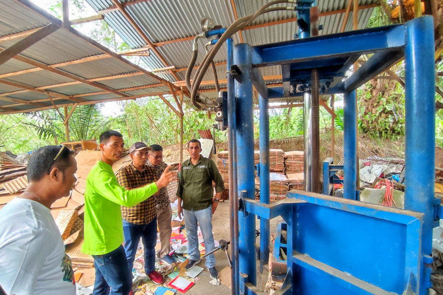 Kunjungan ke Bank Sampah Binaan PHR, Masyarakat Petapahan Belajar Pengelolaan Sampah