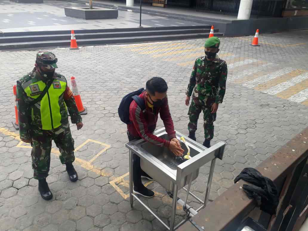 Serma Armen Himbau Protokol Kesehatan di Tempat Keramaian Mall Mandau City
