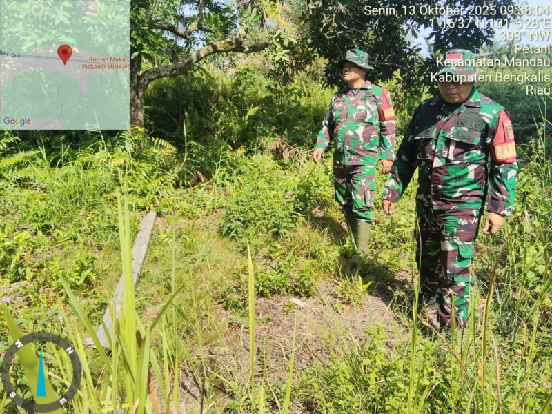Babinsa Sertu Fikry, Serda ML.Silaban, Koptu Samosir Patroli Karhutla di Desa Petani, Kecamatan Batsol