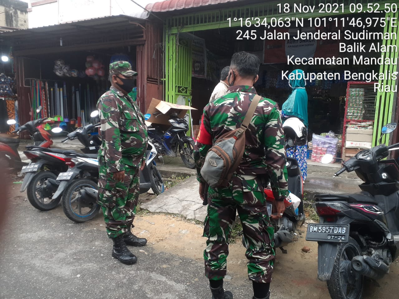 Pelda Armen Himbau Protokol Kesehatan di Pasar Dewi Sartika