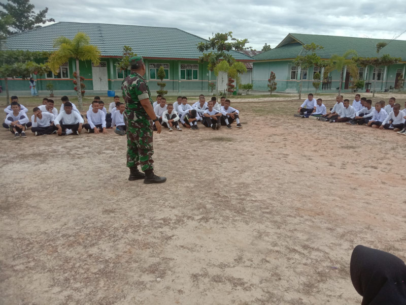 Peltu Sigit NW Berikan Komsos Pancasila Kepada Siswa SMKN 3 Mandau