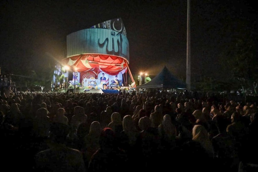 Habib Husein Jafar Jadi Magnet, Ribuan Jamaah Padati Lapangan Tugu Bengkalis