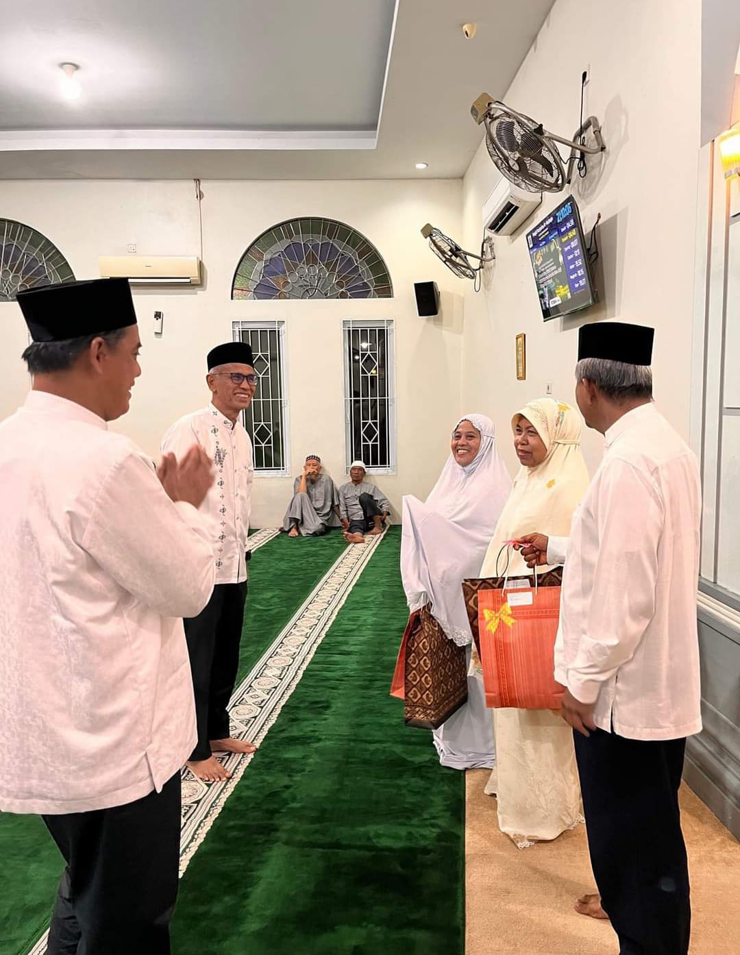 Wakil Ketua DPRD Pekanbaru Nofrizal Lepas Jamaah Haji di Kelurahan Sekip