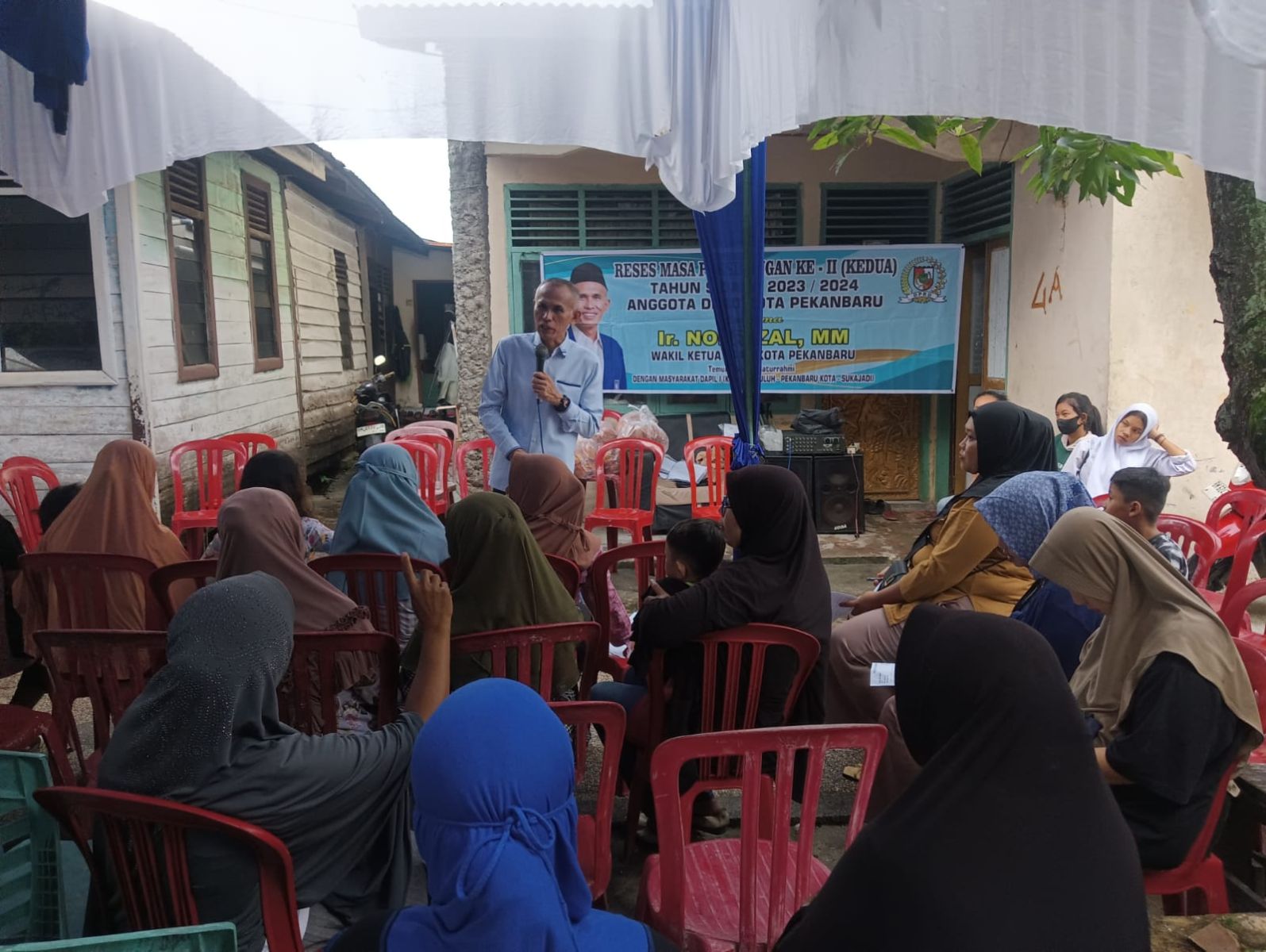 Warga Kampung Tengah Keluh Penyumbatan Drainase ke Wakil Ketua DPRD Pekanbaru Nofrizal