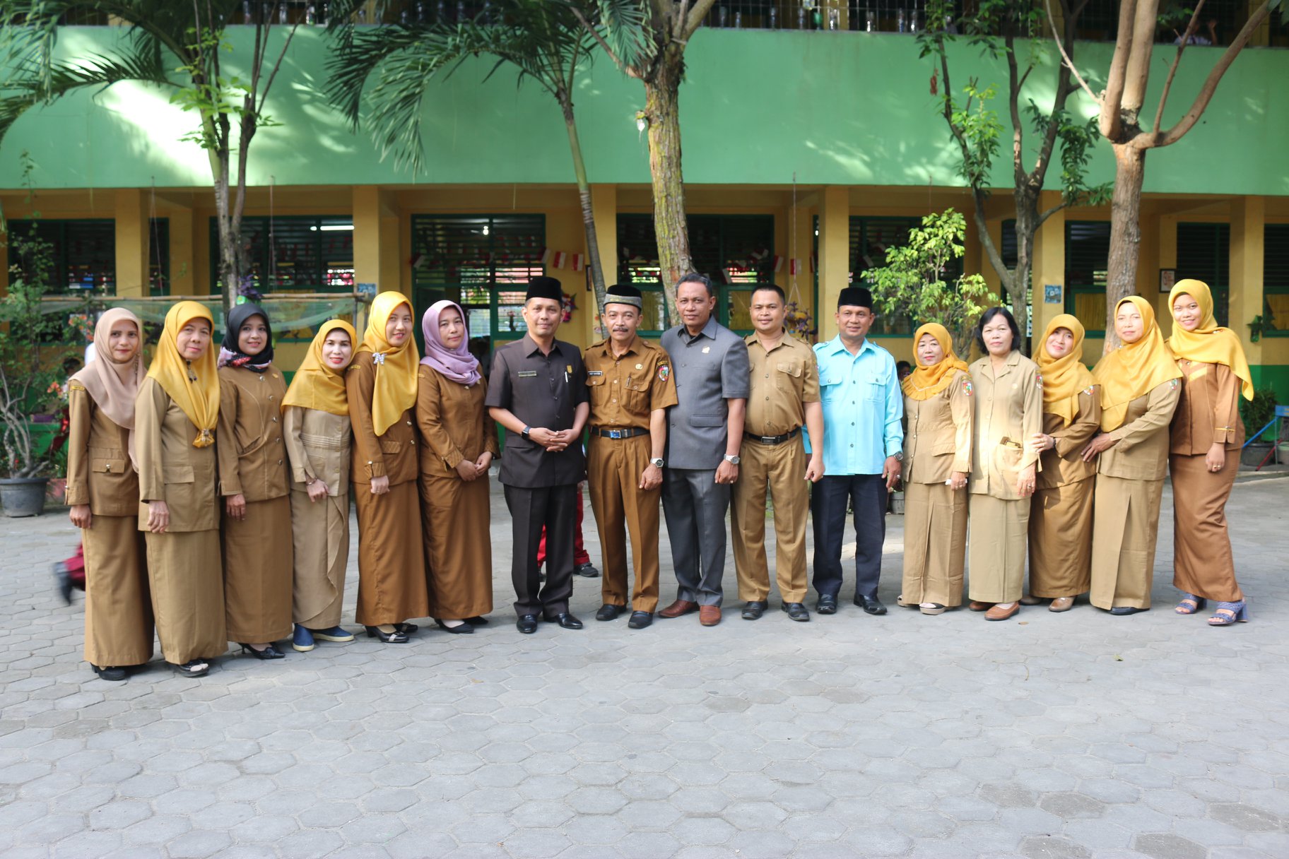 Jadi Pembina Upacara, Wakil Ketua DPRD Pekanbaru:  Manfaatkan Waktu Dengan Hal Yang Bermanfaat