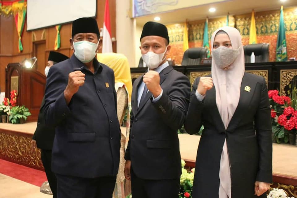 Ketua dan Anggota DPRD Pekanbaru Hadiri Pelantikan Pimpinan DPRD Provinsi Riau