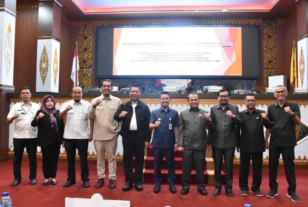 DPRD dan Pemko Pekanbaru Tandatangani MoU KUA-PPAS APBD 2025