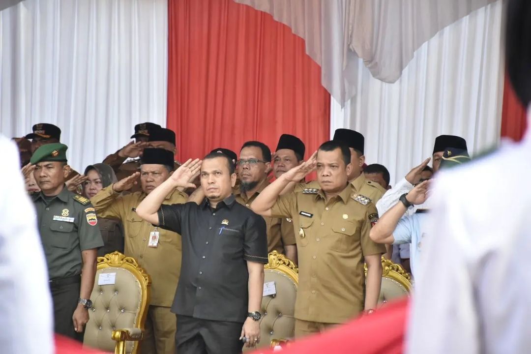Ketua DPRD Muhammad Sabarudi Ikuti Pengibaran Bendara Raksasa di Menara RRI Pekanbaru