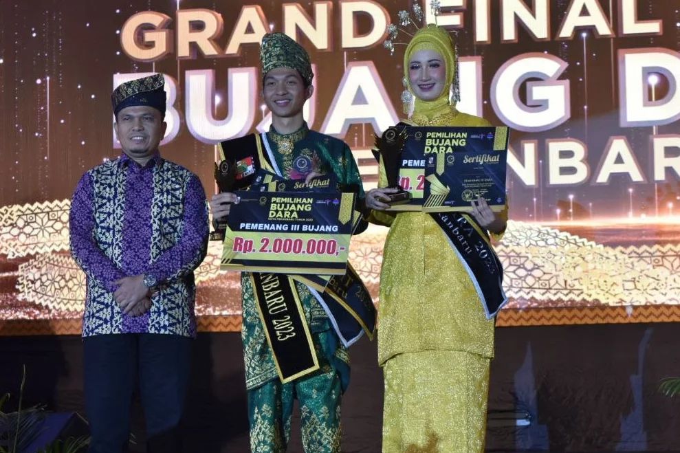 Ketua DPRD Pekanbaru Muhammad Sabarudi Hadiri Malam Puncak Grand Final Bujang Dara Pekanbaru 2023